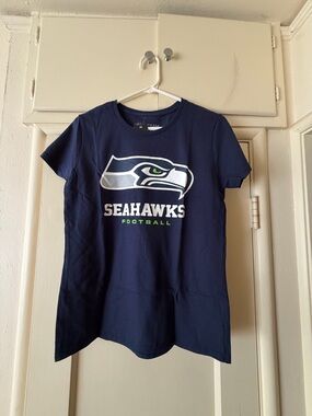 NWT Women’s Seahawks crew neck shirt, size M